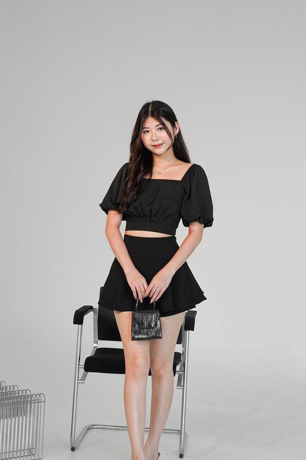 Noa Ruched Bubble Sleeve Top in Black