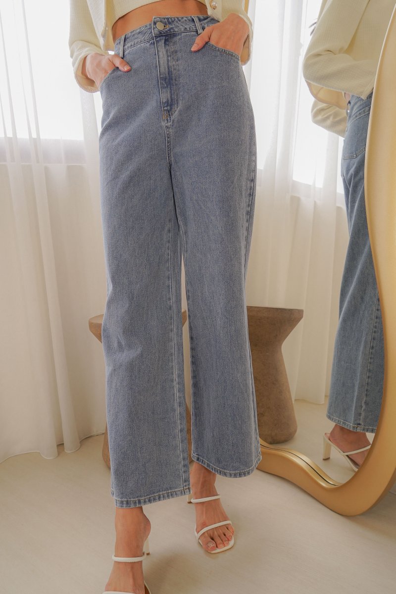 Lottie Denim Jeans in Midwash | Mikayla