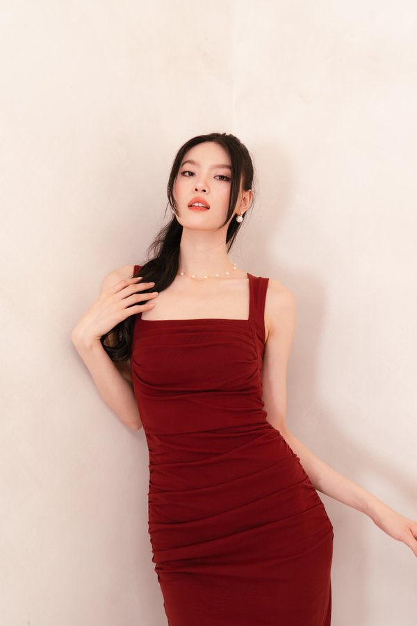 *PREMIUM* (BARE/FOUR) V2 Zoie Padded Ruched Midi Dress in Maroon