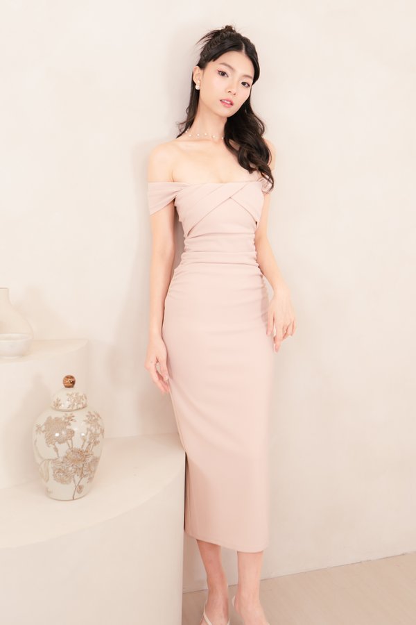 Evelyn Padded Off Shoulder Midi Dress In Dusty Pink