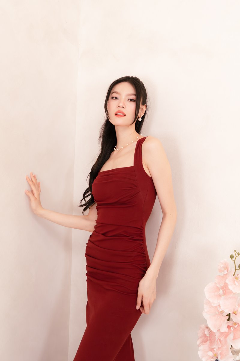 *PREMIUM* (BARE/FOUR) V2 Zoie Padded Ruched Midi Dress in Maroon | Mikayla