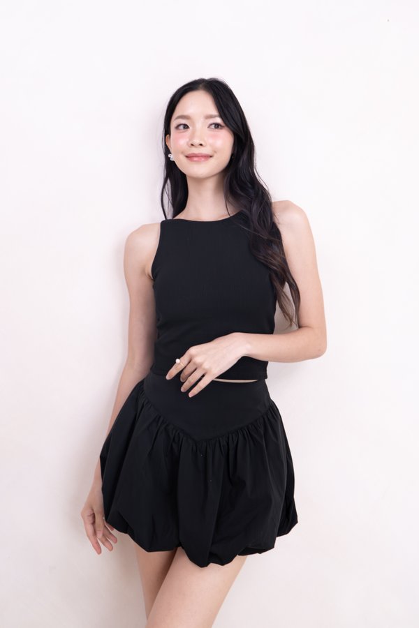 Mabel Ribbed Boat Neck Sleeveless Top in Black