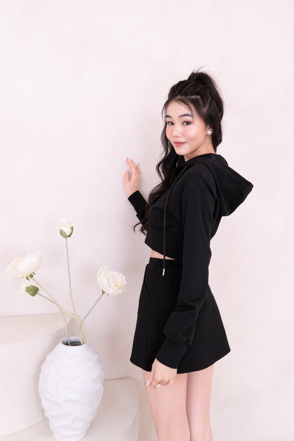 Rosella Long Sleeve Cropped Hoodie in Black