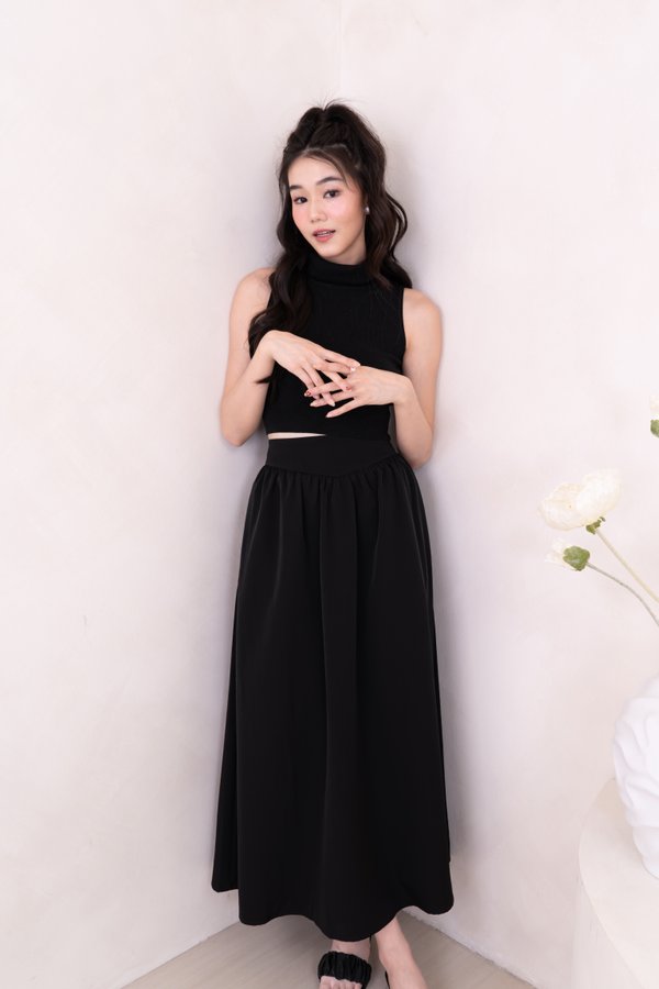 Kimmy V Waistband Maxi Skirt in Black