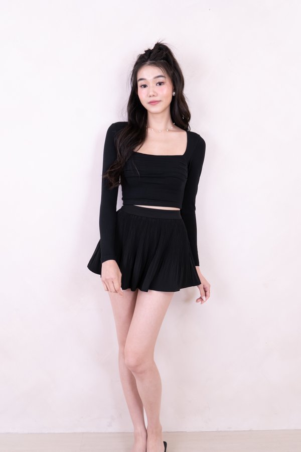 (BARE/BASIC) Carisa Straight Neck Ruched Long Sleeve in Black