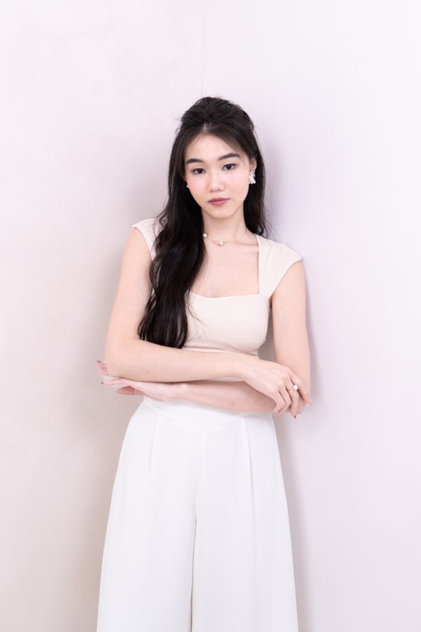 (BARE/BASIC) Clara Sweetheart Neckline Cat Sleeve Top in Ivory Biege