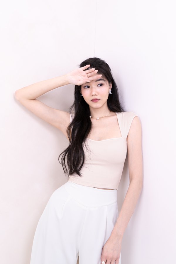 (BARE/BASIC) Clara Sweetheart Neckline Cat Sleeve Top in Ivory Biege