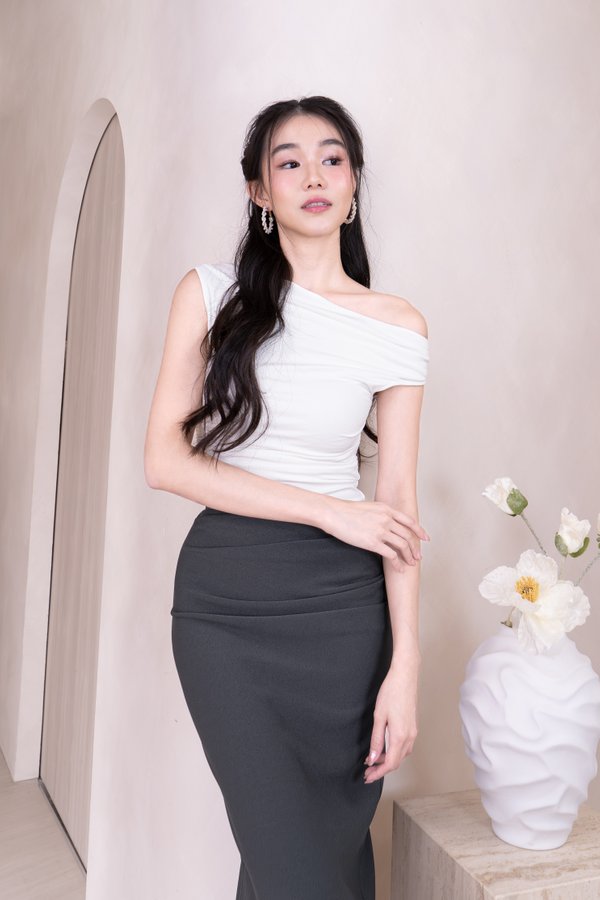 (BARE/BASIC) PX3588 Off Shoulder Top in White