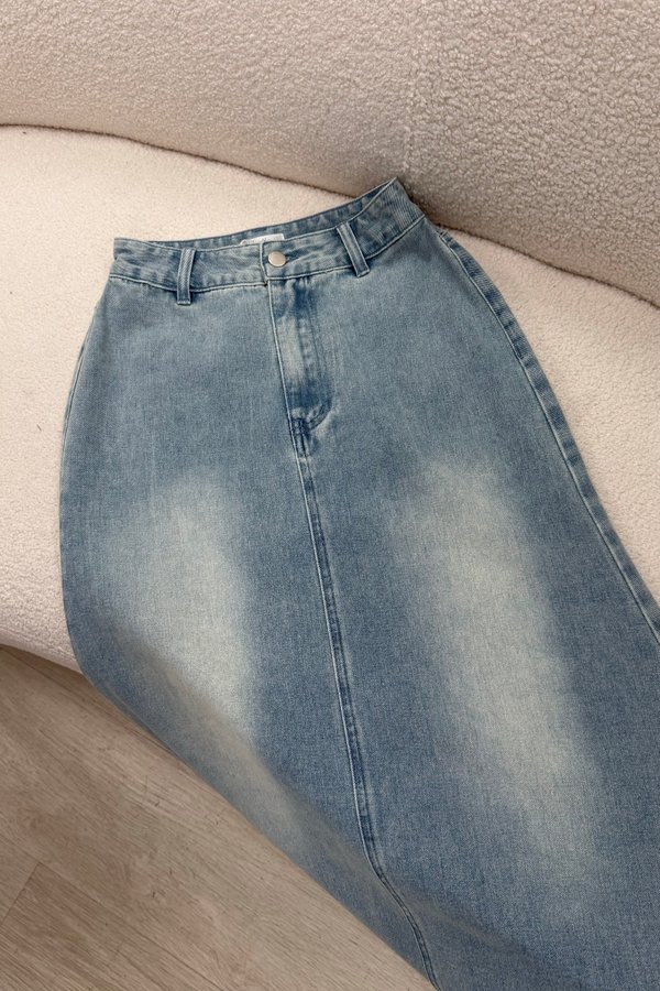*Petite* Mira Denim Maxi Skirt with Chain Belt in Light Wash