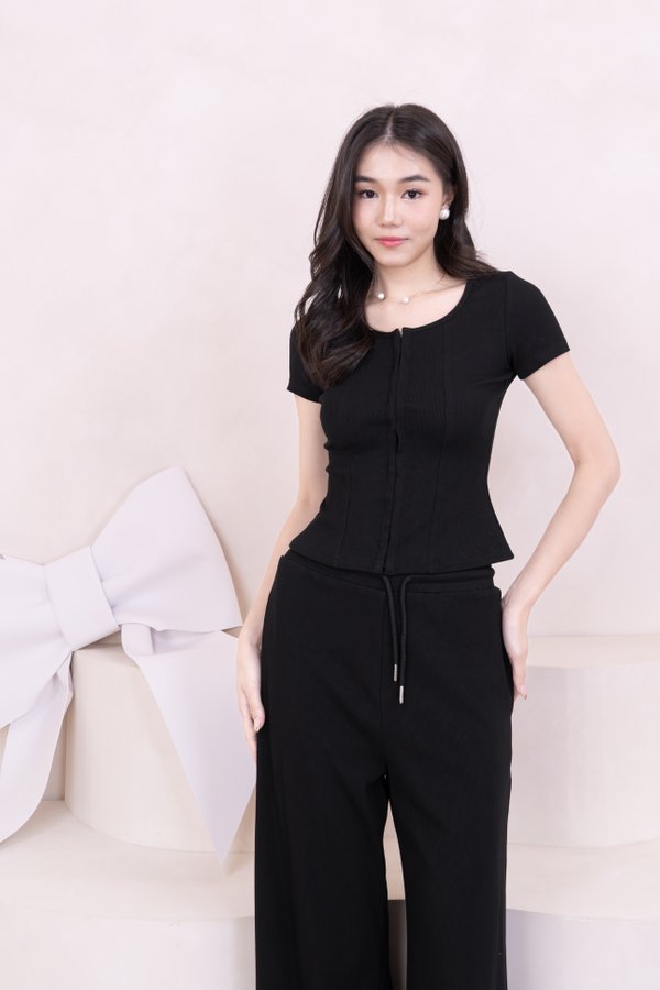 Canice Ribbed Knit Short Sleeve Top in Black