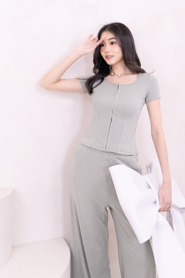 L519 Ribbed Knit Short Sleeve Top in Light Grey