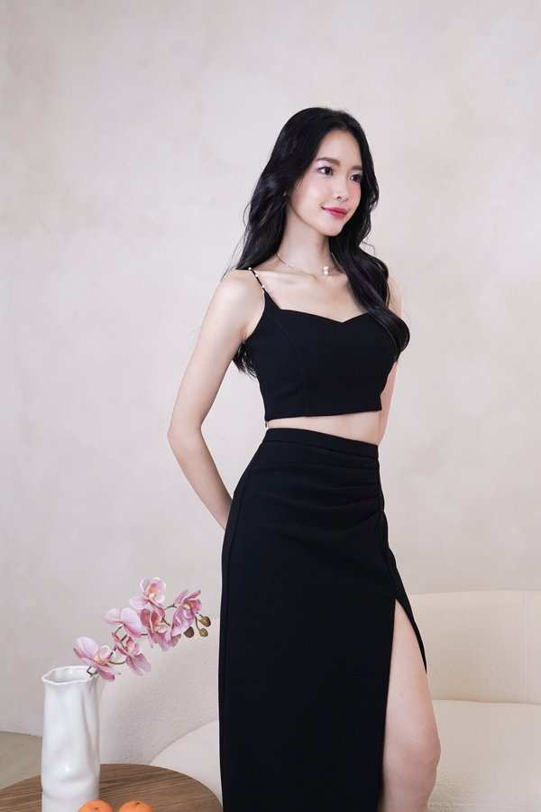 L576 Dahlia Queen Anne Neckline Pearl Strap Top in Black