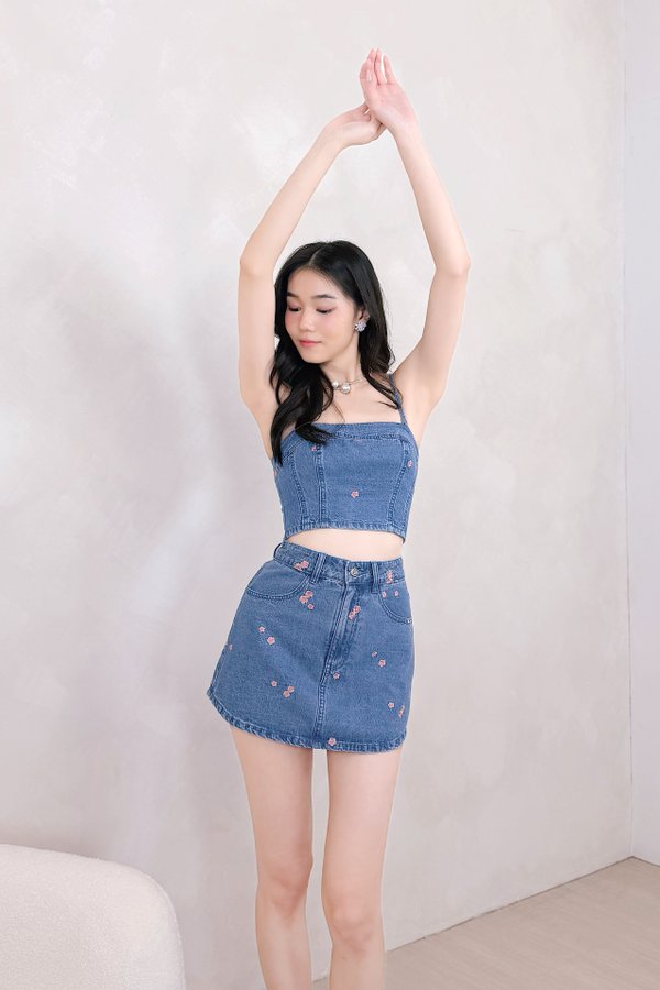 L605 Haisley Straight Neckline Denim Top in Mid Wash Floral