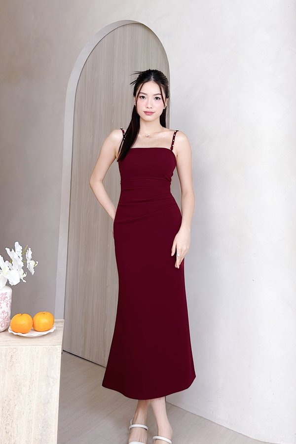 L622 Azura Straight Neckline Ruched Midi Dress in Maroon