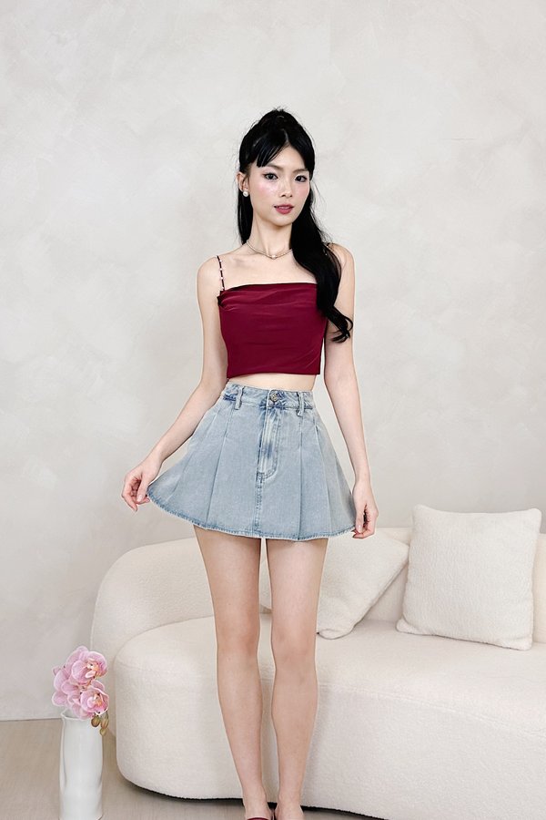 *Petite* Vera Camellia Button Pleated Denim Skorts in Light Wash