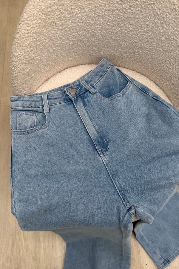 *Petite* Amelie Denim Jeans in Mid Wash