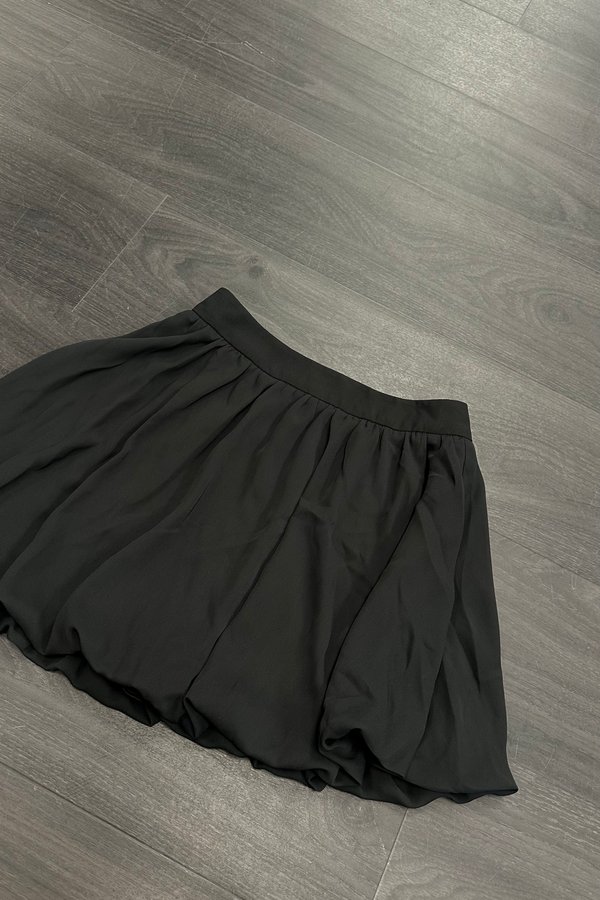 Tulie Bubble Skorts in Black