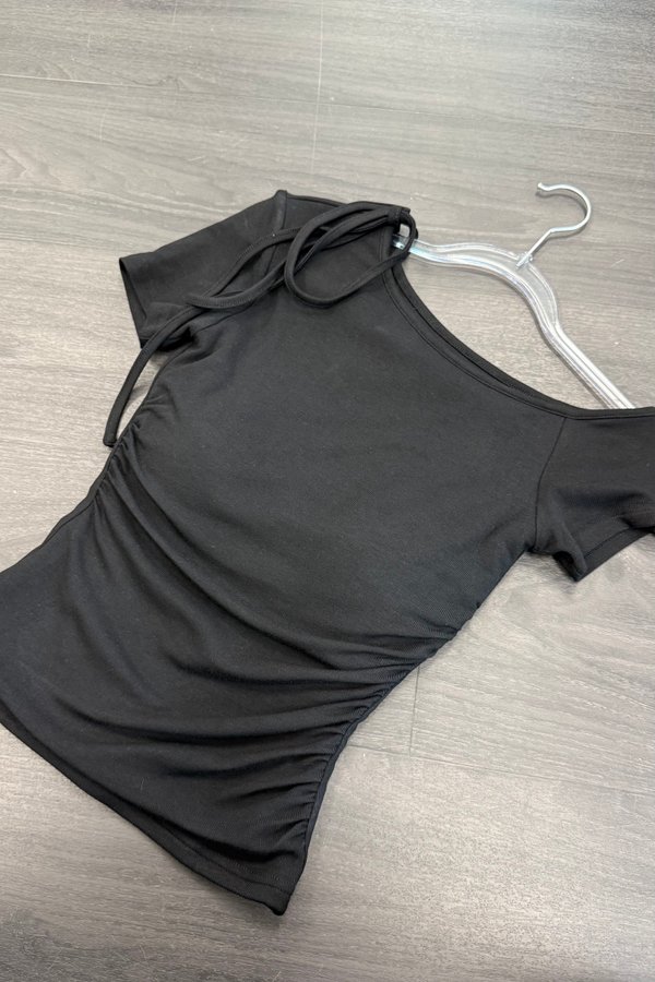 (BARE/BASIC) Zoe Side Ruched Sleeve Top in Black