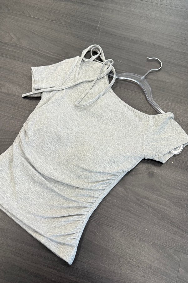 (BARE/BASIC) Zoe Side Ruched Sleeve Top in Heather Grey