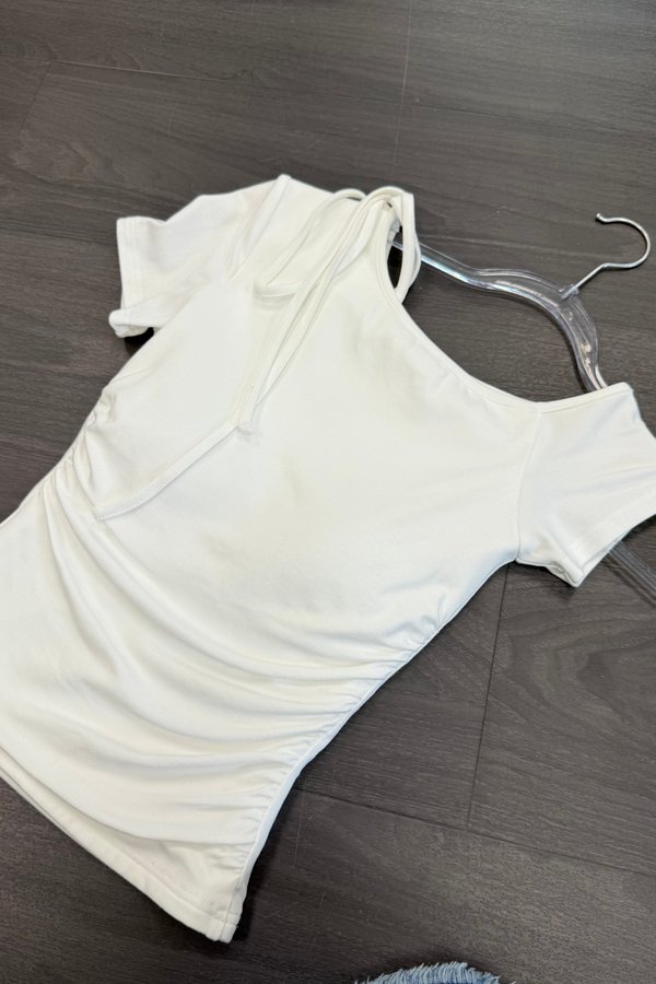 (BARE/BASIC) Zoe Side Ruched Sleeve Top in White