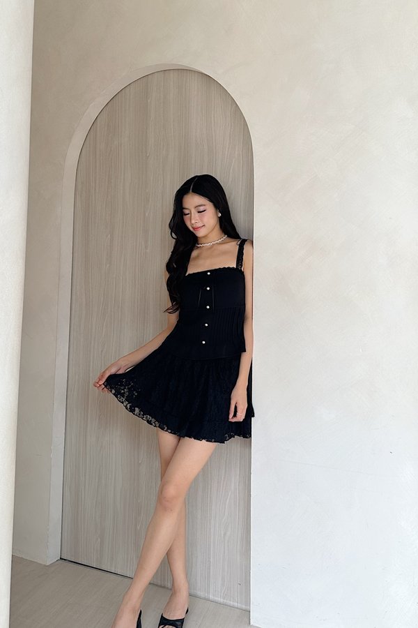 Silvy Lace Skorts in Black