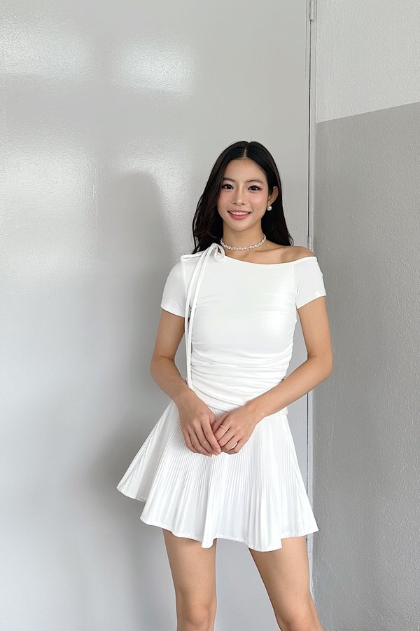 (BARE/BASIC) Zoe Side Ruched Sleeve Top in White