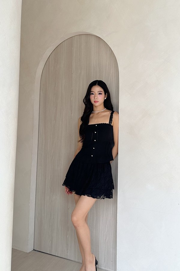 Silvy Lace Skorts in Black