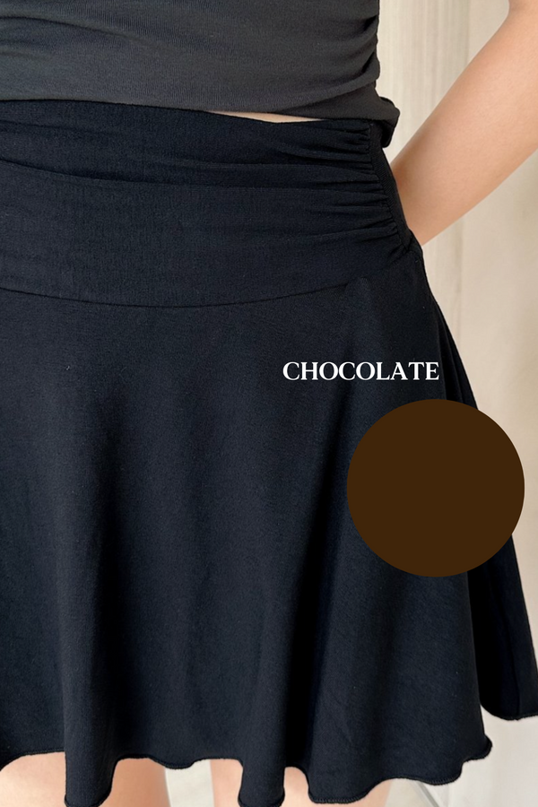 *PO: MID AUG* (BARE/MOCHI) Ri Ruched Skorts in Chocolate