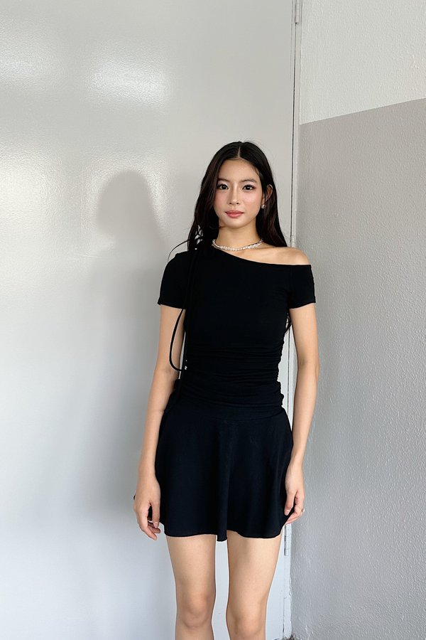 (BARE/BASIC) Zoe Side Ruched Sleeve Top in Black