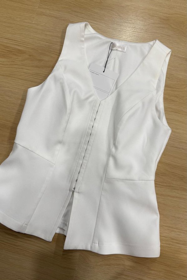*PO: ETA MID AUG* Avianna V-Neck Front Claps Vest Top in White