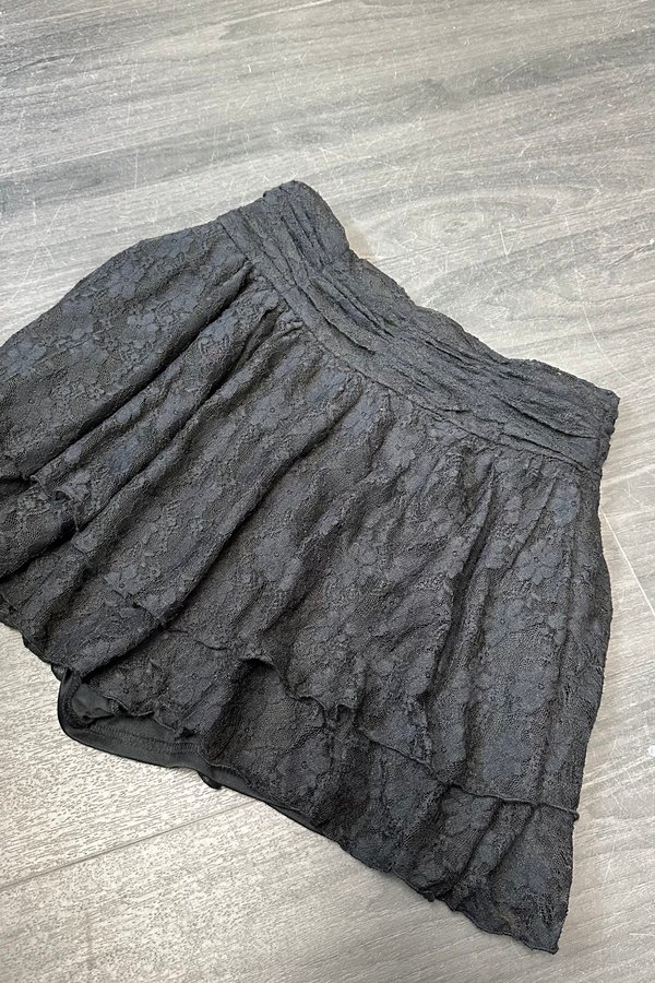 *PRE-ORDER* Silvy lace skorts in Black