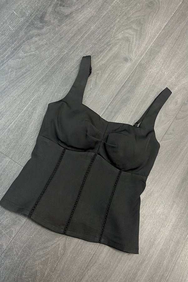 Raye Panel Top in Black