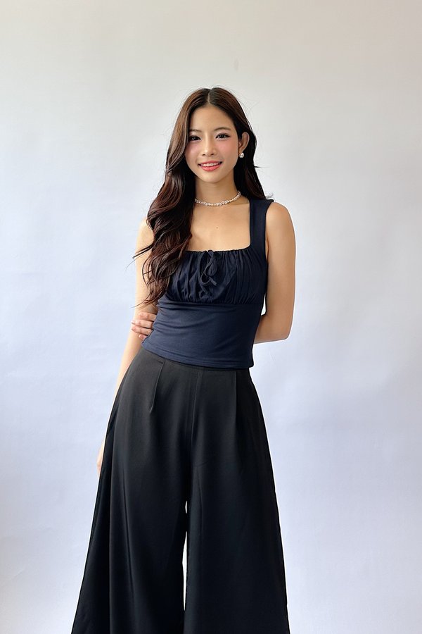 (BARE/BASIC) Timi Straight Neckline Sleeveless Top
