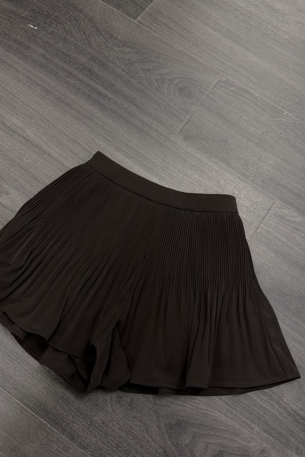 *PO: ETA END OCT* Tiana Micro Pleated Ruffles Shorts in Chocolate