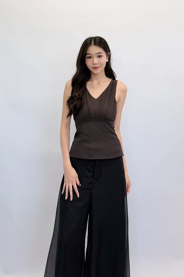 (QUEEN OF TEXTURES) Saela V Neckline Mesh Halter Top