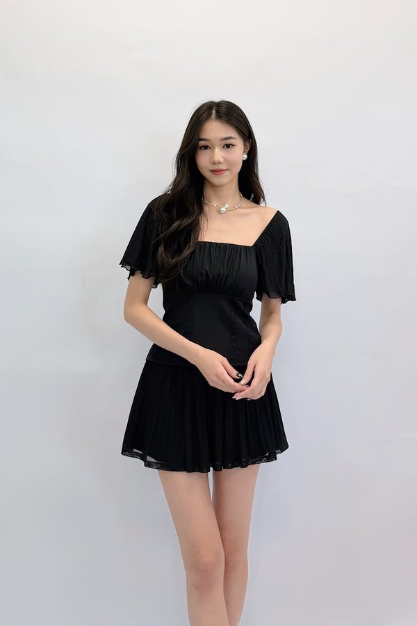 (QUEEN OF TEXTURES) Kaela V2 Lace Pleated Sleeve Mesh Top