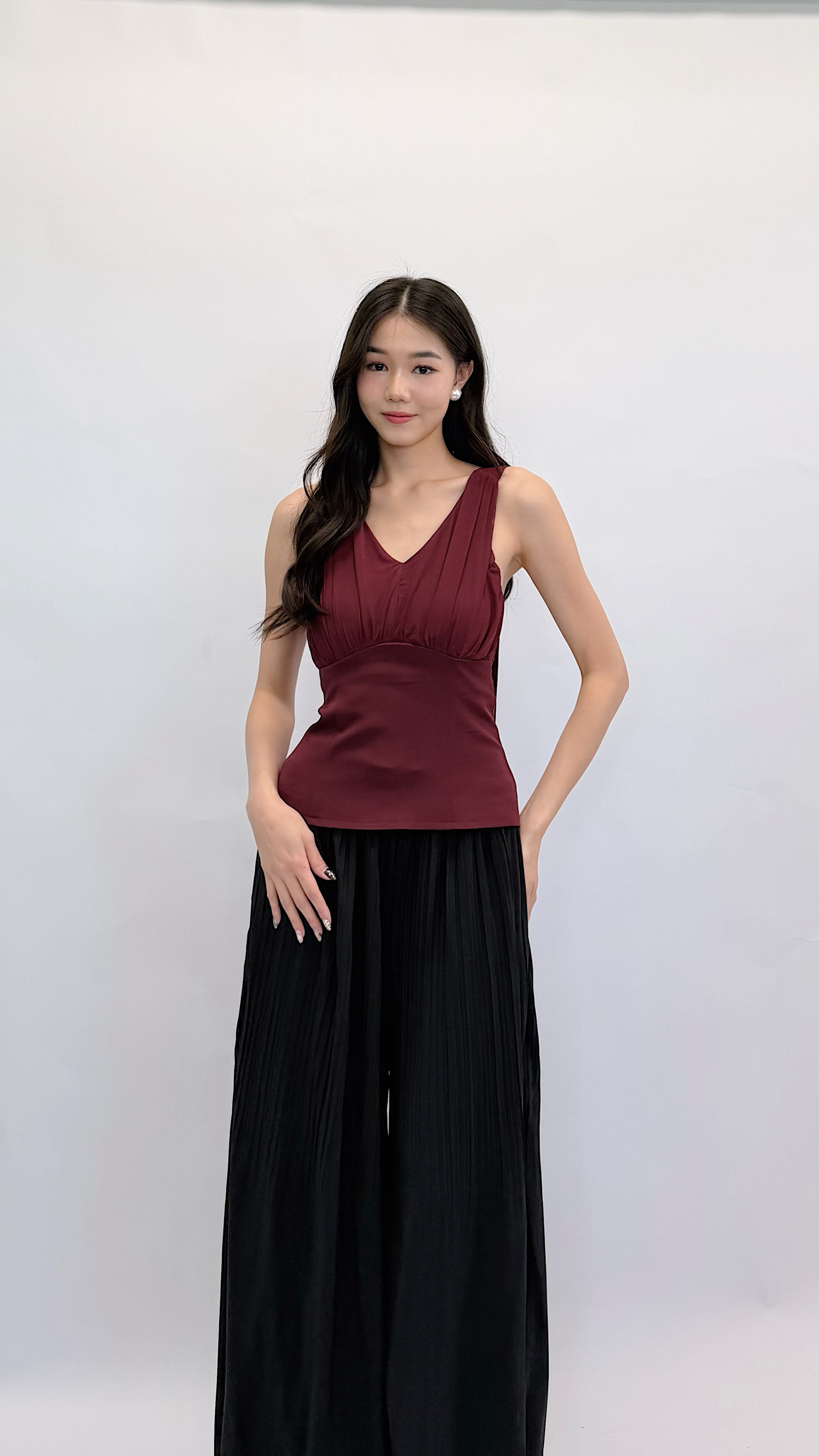 Saela (QUEEN OF TEXTURES) Saela V Neckline Mesh Halter Top | Mikayla