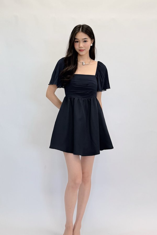 (QUEEN OF TEXTURES) Felise Babydoll Sleeve Dress