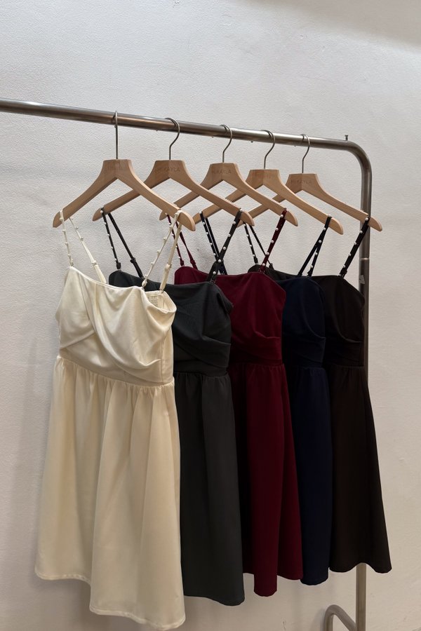 *PREORDER* (QUEEN OF TEXTURES) Caelyn Babydoll Pleated Dress