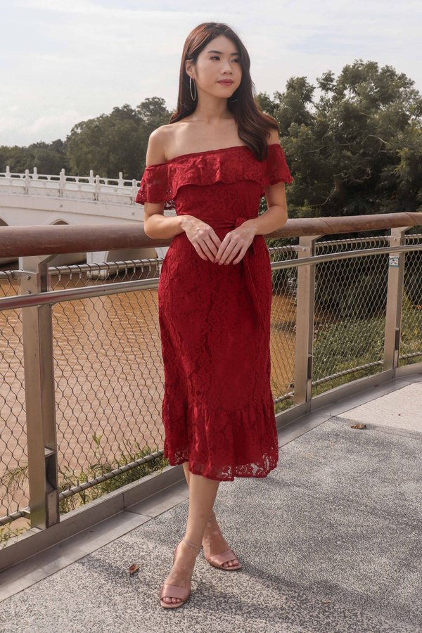 *PREMIUM* Brielle Off Shoulder Lace Dress in Red