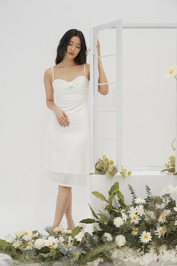 Seina Sweetheart Textured Midi Dress in White 