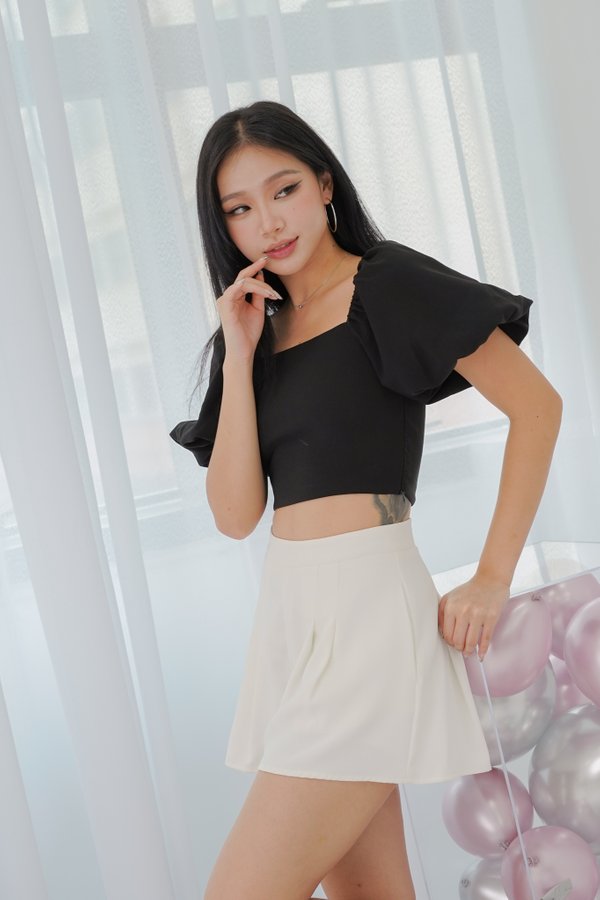 Everly V3 Puff Sleeve Top in Black